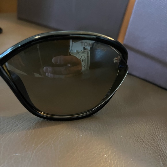 Tom Ford sunglasses in like new condition. - Picture 6 of 8
